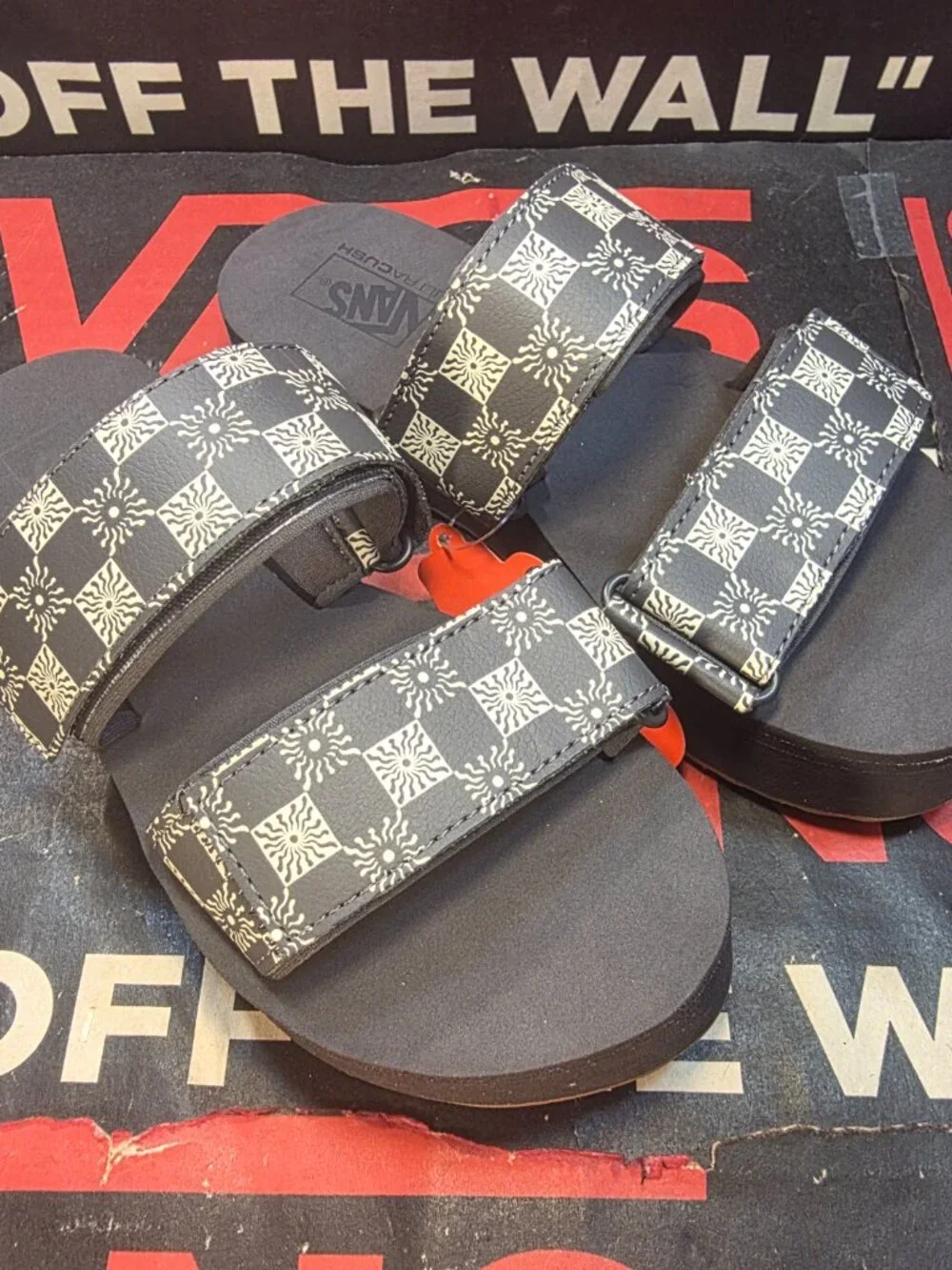 Vans Men 3.5/Women's 5 Checkerboard Floral Cayucas Platform Slides VN0A4U1X 107